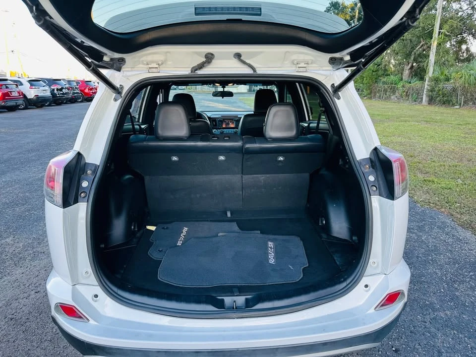 2016 Toyota RAV4 - Image 4 of 8