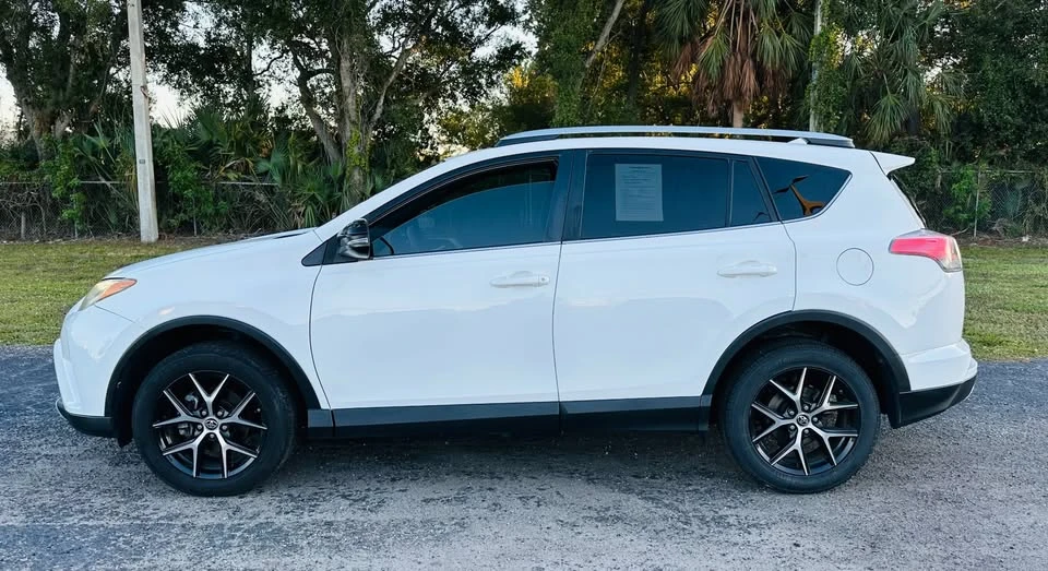 2016 Toyota RAV4 - Image 2 of 8