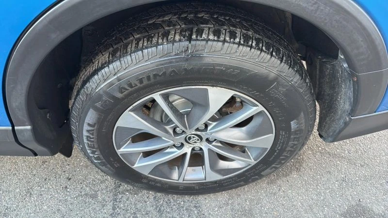 2016 Toyota RAV4 4th Gen - Image 9 of 12