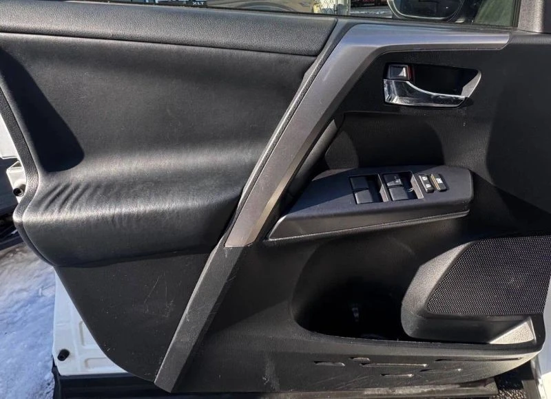 2016 Toyota RAV4 4th Gen - Image 8 of 12