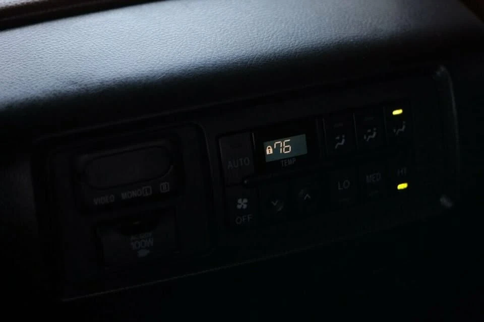 2016 Toyota Sequoia 2nd Gen - Image 11 of 20