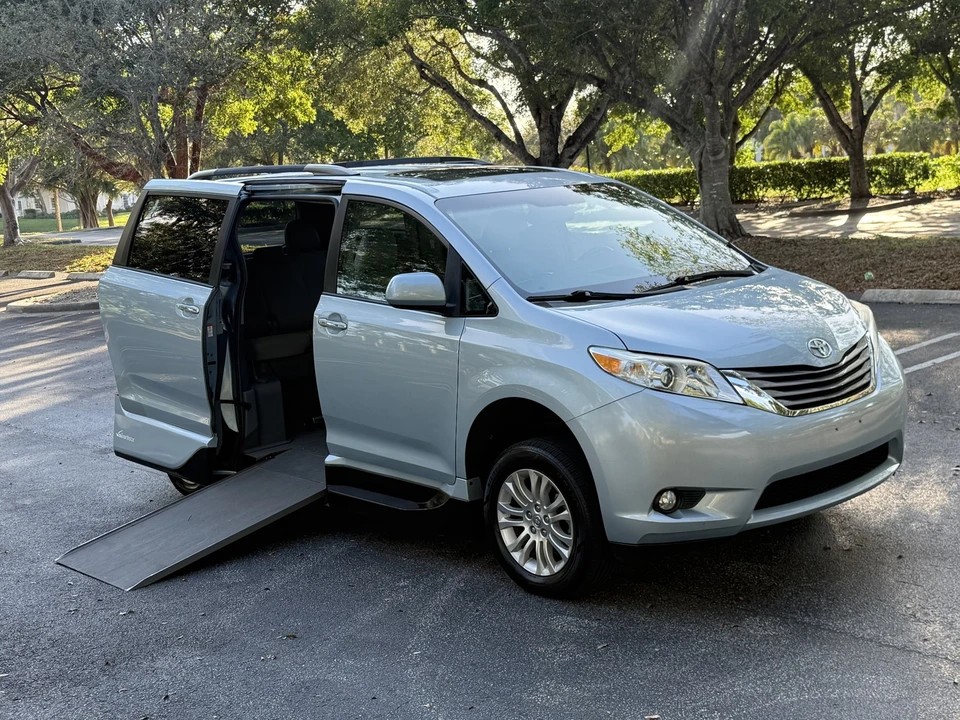 2016 Toyota Sienna 3rd Gen - Image 2 of 21