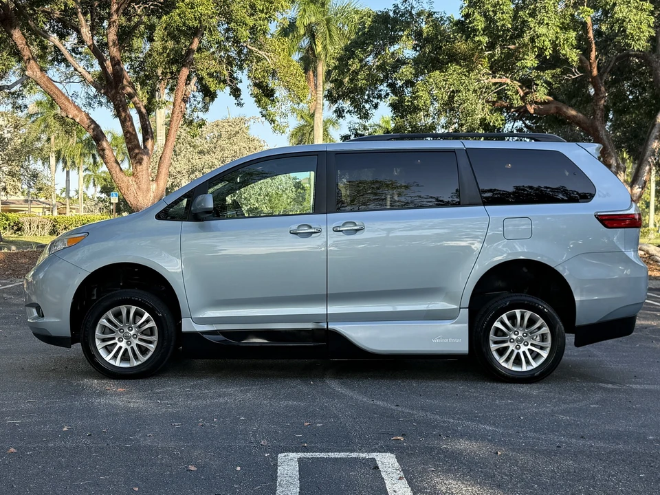 2016 Toyota Sienna 3rd Gen - Image 7 of 21