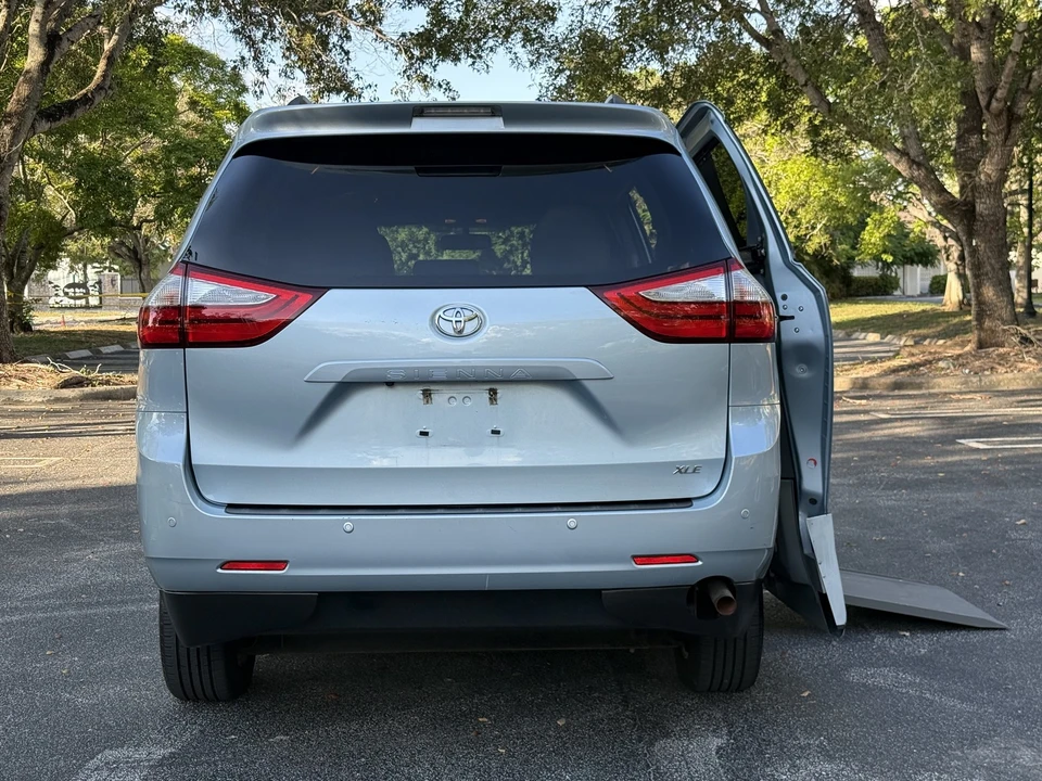 2016 Toyota Sienna 3rd Gen - Image 5 of 21