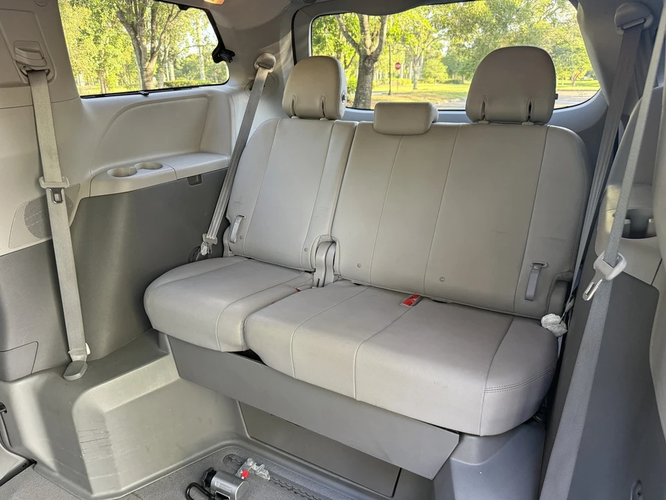 2016 Toyota Sienna 3rd Gen - Image 17 of 21