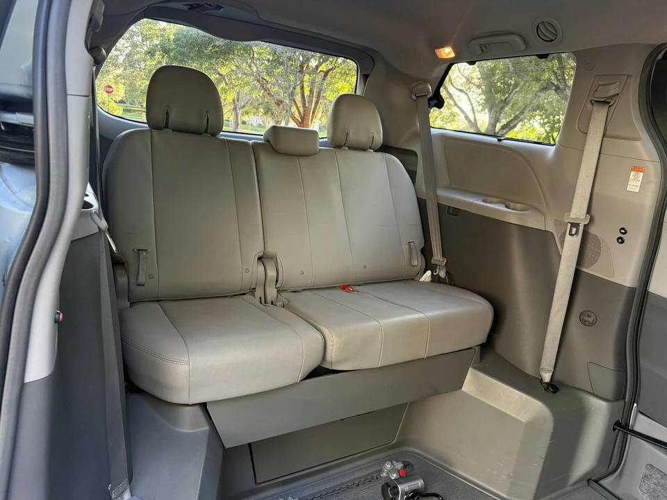 2016 Toyota Sienna 3rd Gen - Image 20 of 21