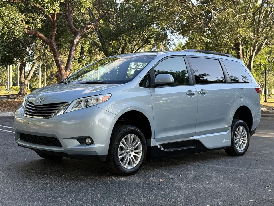2016 Toyota Sienna 3rd Gen - Image 8 of 21