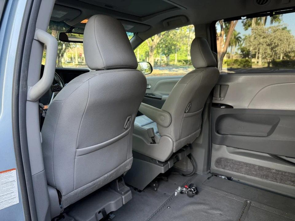 2016 Toyota Sienna 3rd Gen - Image 18 of 21