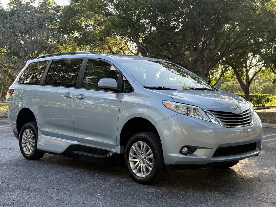 2016 Toyota Sienna 3rd Gen - Image 9 of 21