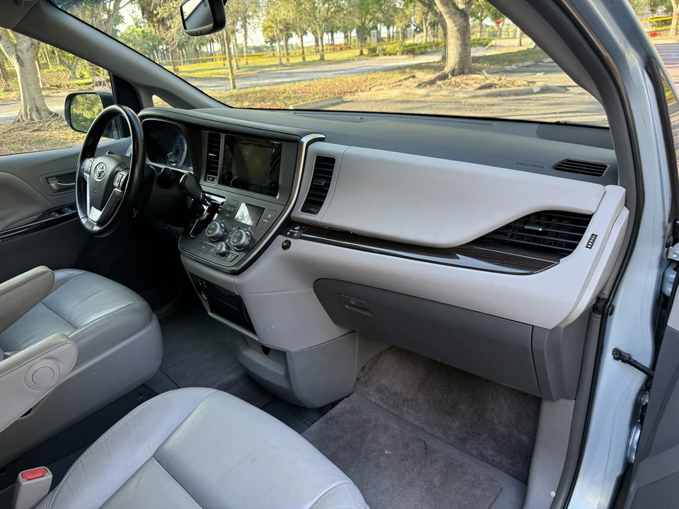 2016 Toyota Sienna 3rd Gen - Image 15 of 21