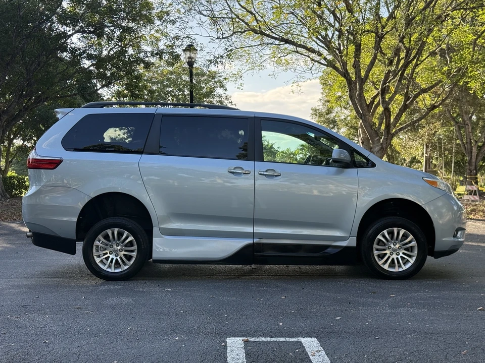2016 Toyota Sienna 3rd Gen - Image 10 of 21
