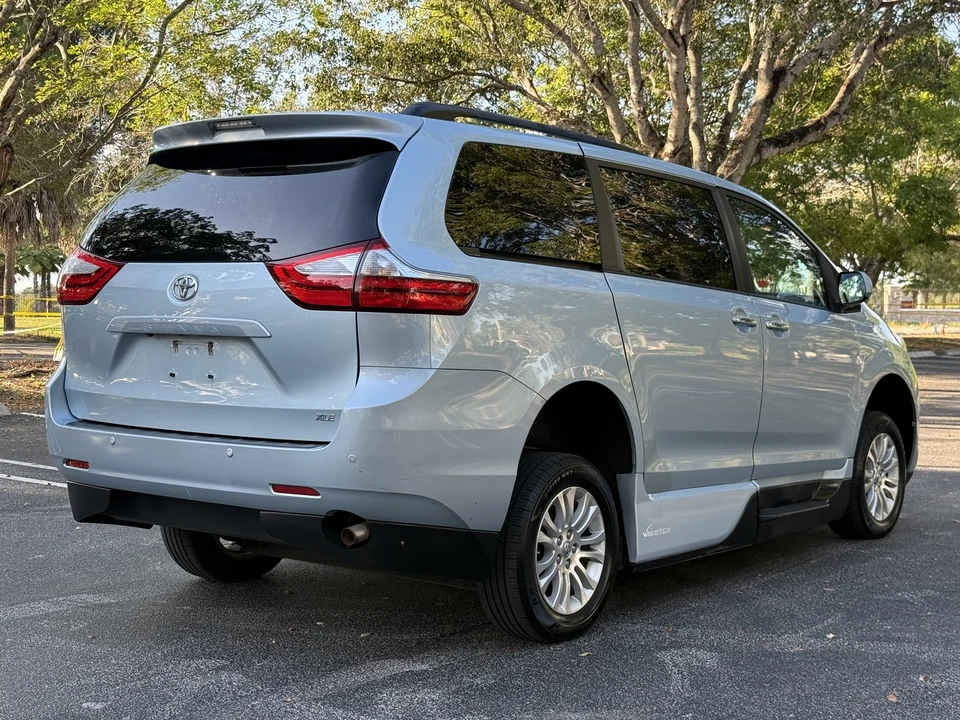 2016 Toyota Sienna 3rd Gen - Image 11 of 21
