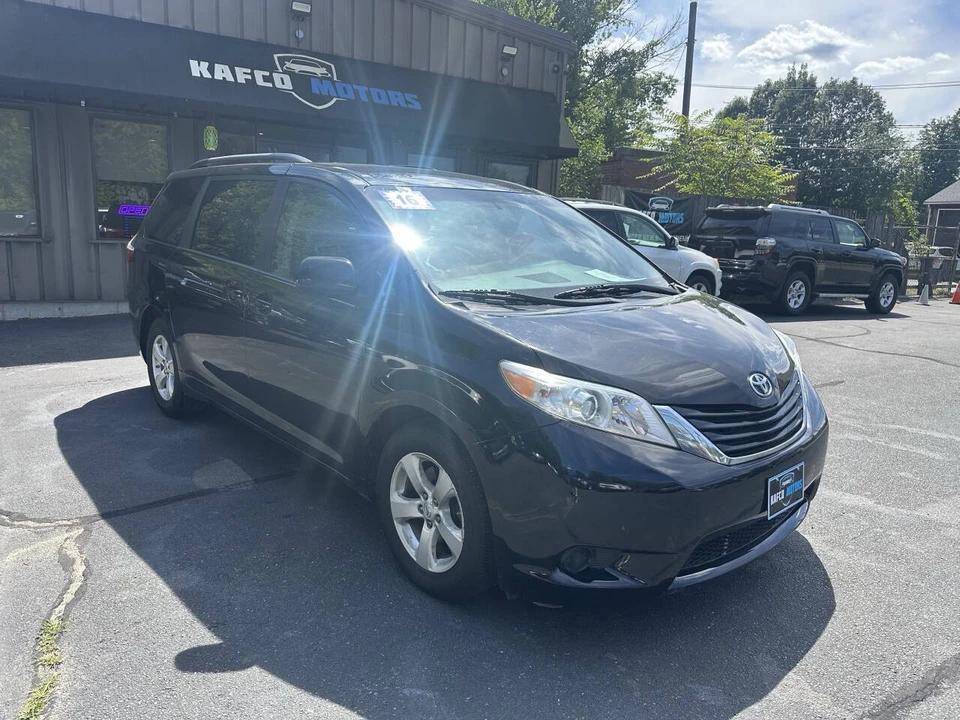 2016 Toyota Sienna 3rd Gen - Image 9 of 21