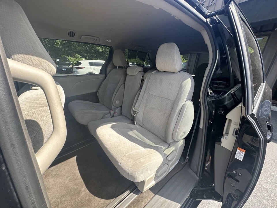 2016 Toyota Sienna 3rd Gen - Image 15 of 21