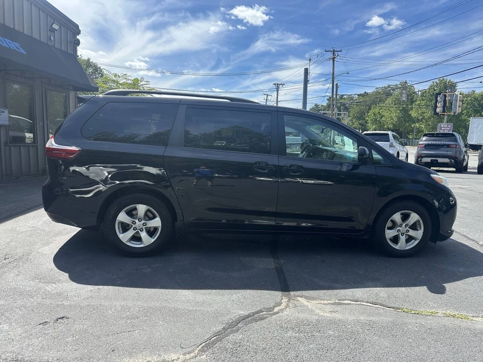 2016 Toyota Sienna 3rd Gen - Image 8 of 21