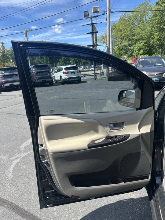 2016 Toyota Sienna 3rd Gen - Image 12 of 21