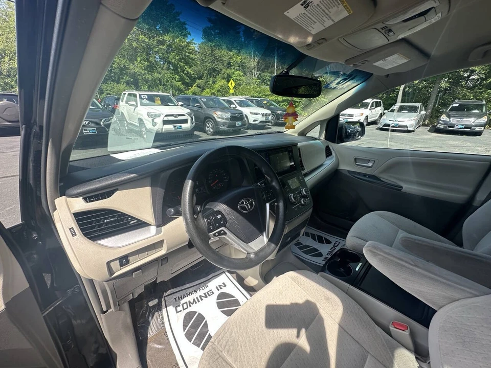 2016 Toyota Sienna 3rd Gen - Image 11 of 21