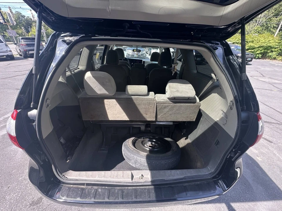 2016 Toyota Sienna 3rd Gen - Image 19 of 21