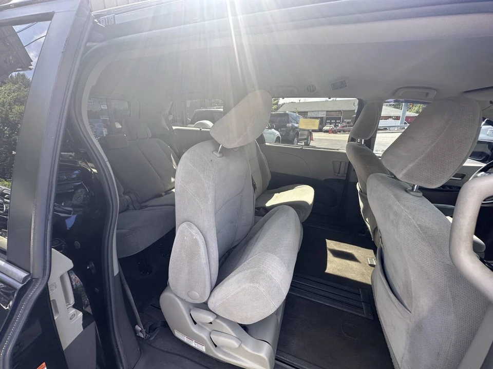 2016 Toyota Sienna 3rd Gen - Image 20 of 21