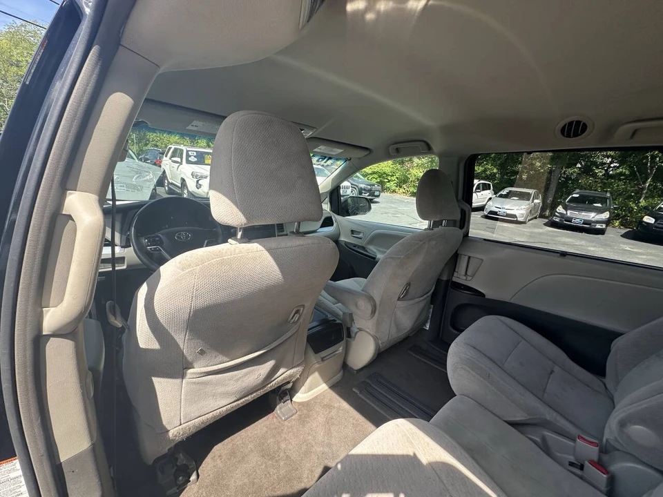2016 Toyota Sienna 3rd Gen - Image 16 of 21