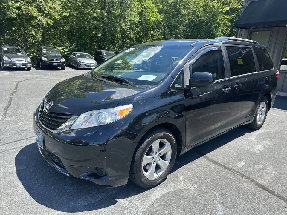 2016 Toyota Sienna 3rd Gen - Image 3 of 21
