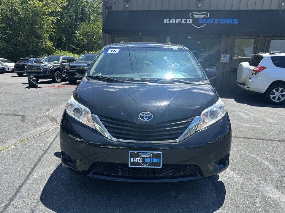 2016 Toyota Sienna 3rd Gen - Image 2 of 21