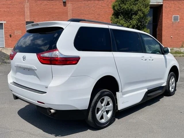 2016 Toyota Sienna 3rd Gen - Image 7 of 12