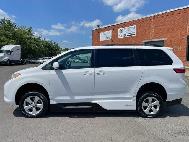 2016 Toyota Sienna 3rd Gen - Image 10 of 12
