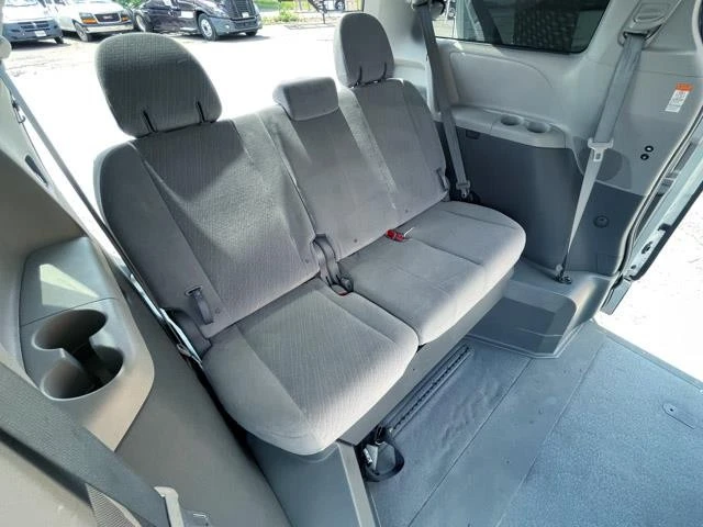 2016 Toyota Sienna 3rd Gen - Image 26 of 31