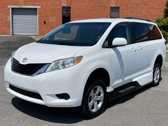 2016 Toyota Sienna 3rd Gen - Image 11 of 31