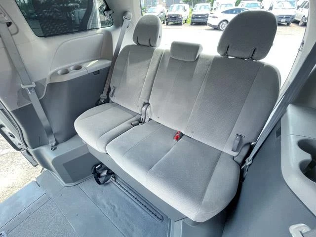 2016 Toyota Sienna 3rd Gen - Image 27 of 31