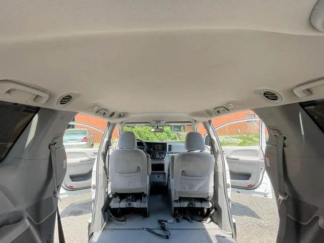 2016 Toyota Sienna 3rd Gen - Image 22 of 31