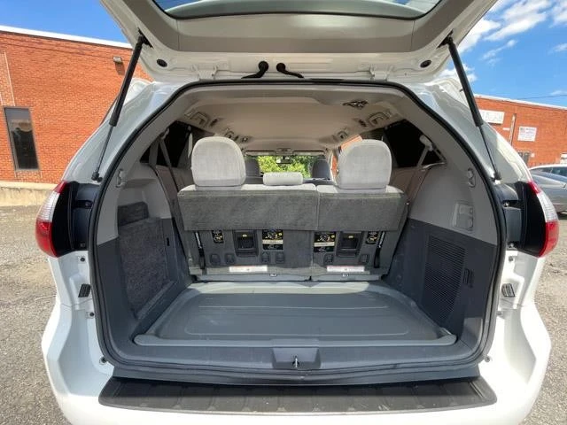 2016 Toyota Sienna 3rd Gen - Image 21 of 31
