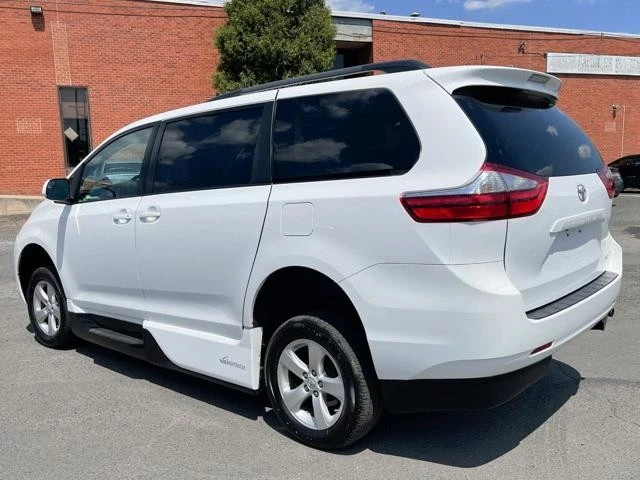 2016 Toyota Sienna 3rd Gen - Image 9 of 31