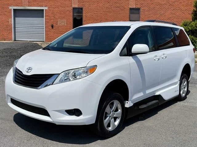 2016 Toyota Sienna 3rd Gen - Image 11 of 12