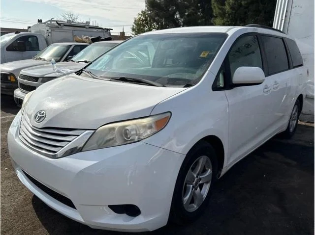 2016 Toyota Sienna 3rd Gen - Image 3 of 5