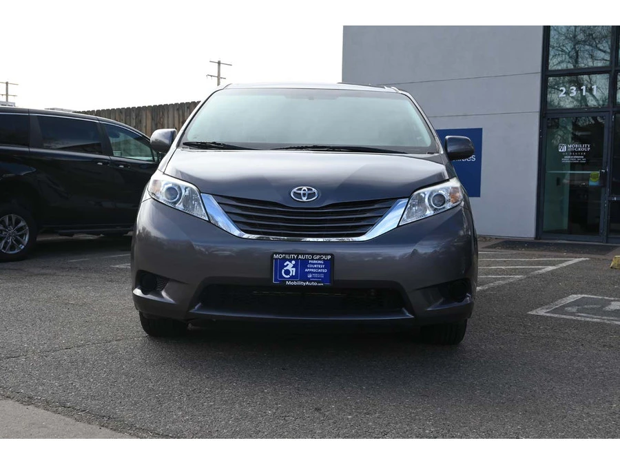 2016 Toyota Sienna 3rd Gen - Image 4 of 12