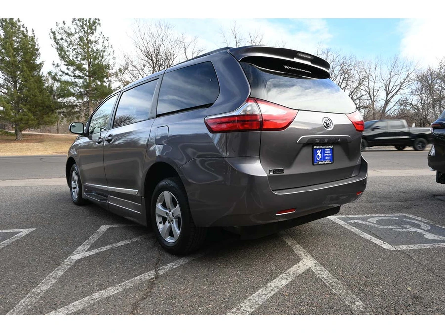 2016 Toyota Sienna 3rd Gen - Image 8 of 12