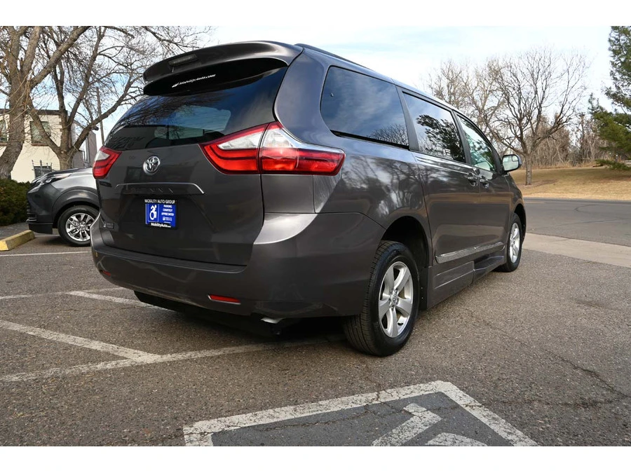 2016 Toyota Sienna 3rd Gen - Image 6 of 12