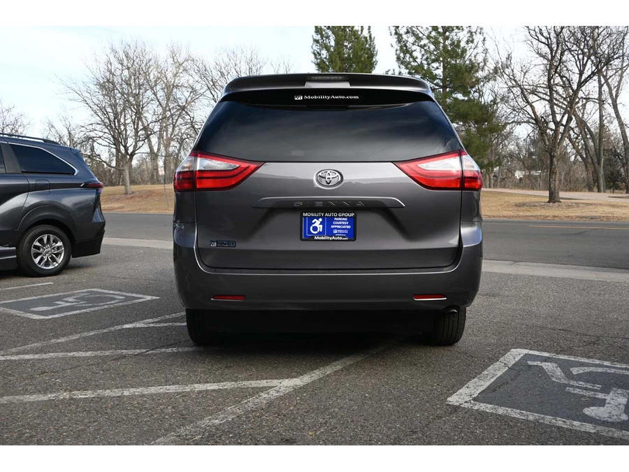 2016 Toyota Sienna 3rd Gen - Image 7 of 12