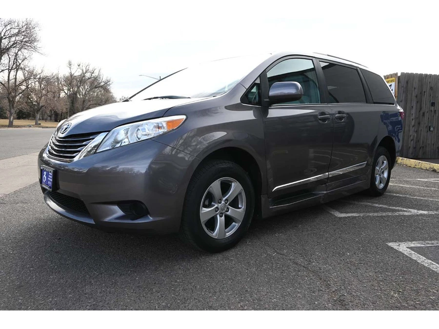 2016 Toyota Sienna 3rd Gen - Image 10 of 12