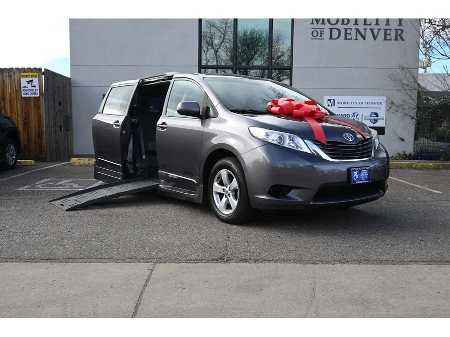 2016 Toyota Sienna 3rd Gen - Image 2 of 12