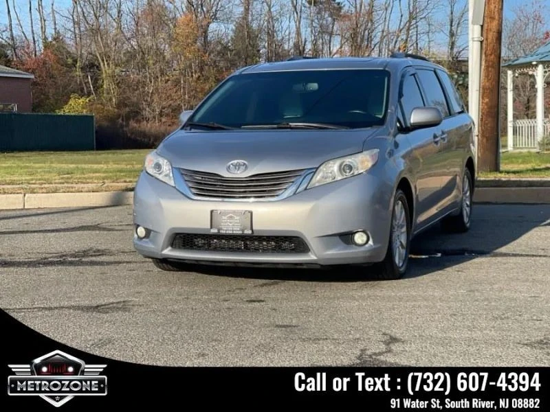2016 Toyota Sienna 3rd Gen - Image 2 of 12
