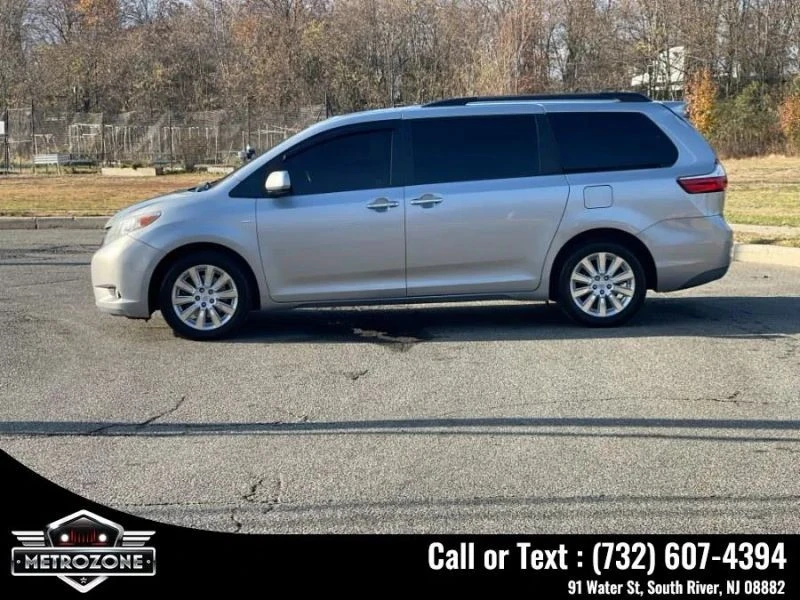 2016 Toyota Sienna 3rd Gen - Image 3 of 12