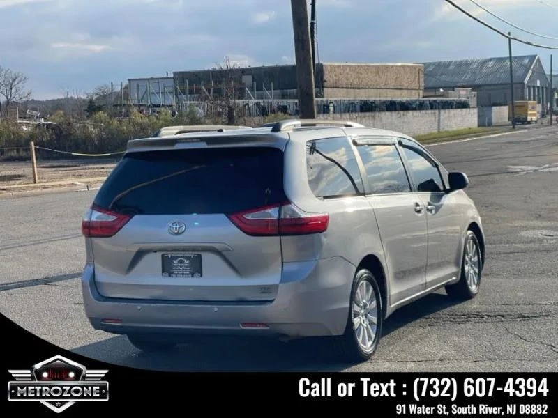 2016 Toyota Sienna 3rd Gen - Image 9 of 12