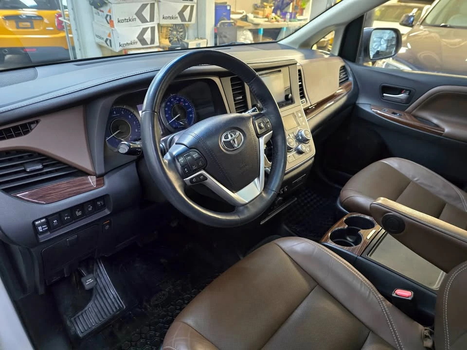 2016 Toyota Sienna 3rd Gen - Image 5 of 20