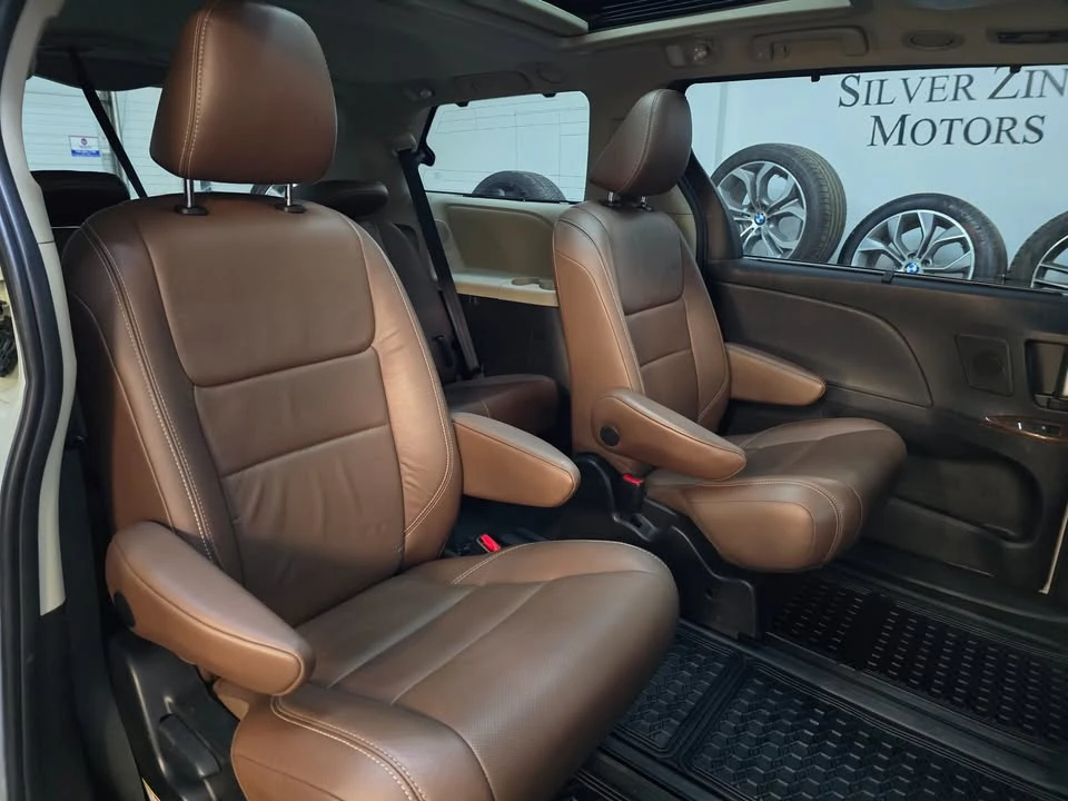 2016 Toyota Sienna 3rd Gen - Image 7 of 20