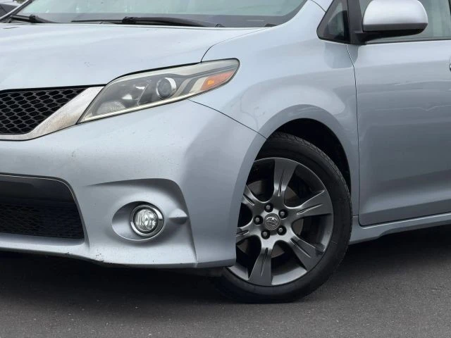 2016 Toyota Sienna 3rd Gen - Image 2 of 21