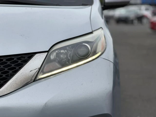 2016 Toyota Sienna 3rd Gen - Image 6 of 21