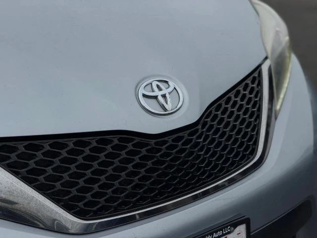 2016 Toyota Sienna 3rd Gen - Image 4 of 21